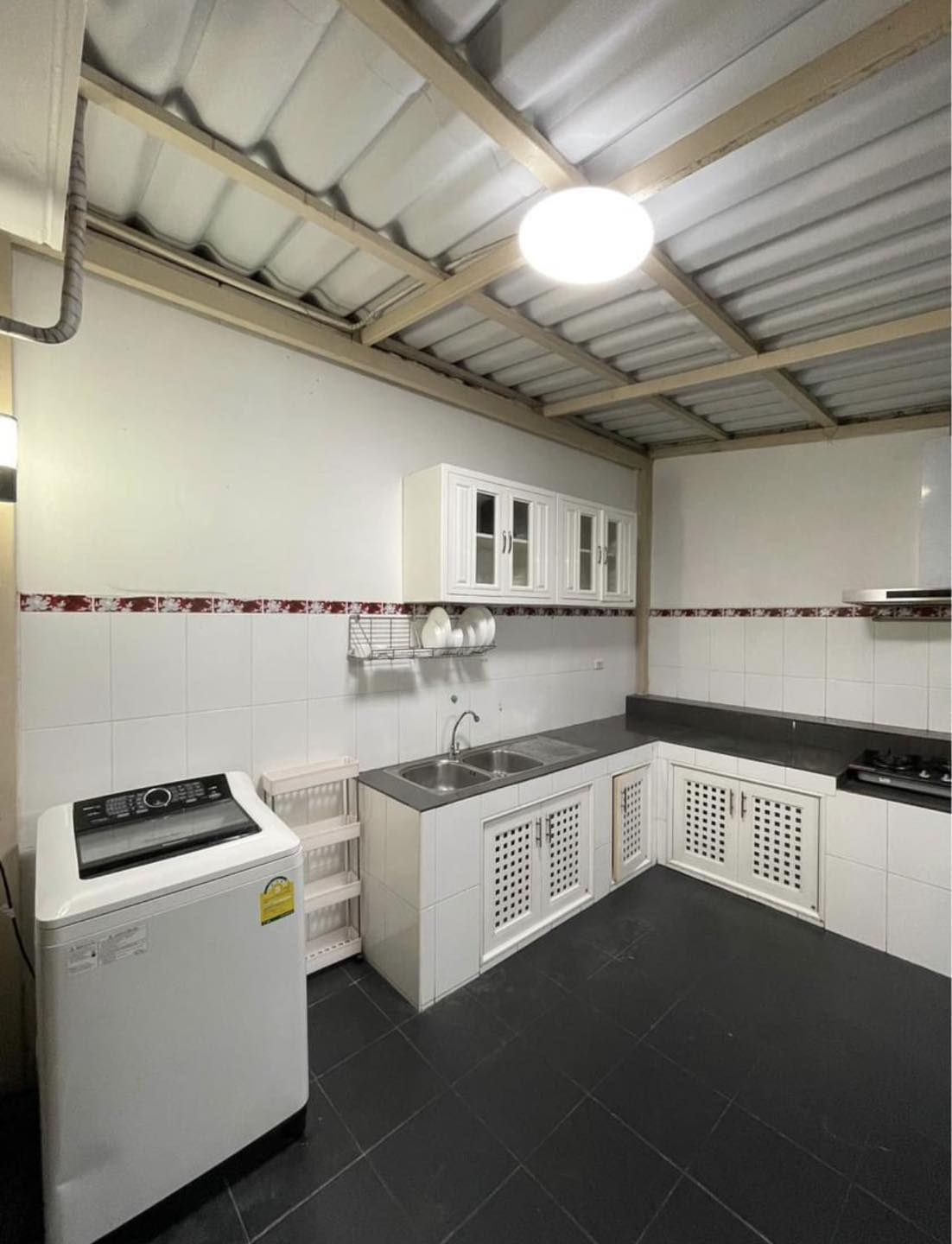 ให้เช่าทาวน์โฮม 3 ชั้น ย่านลาดปลาเค้า 21 ตร.ว. 3 ห้องนอน ราคา 24,000 บาท/เดือน