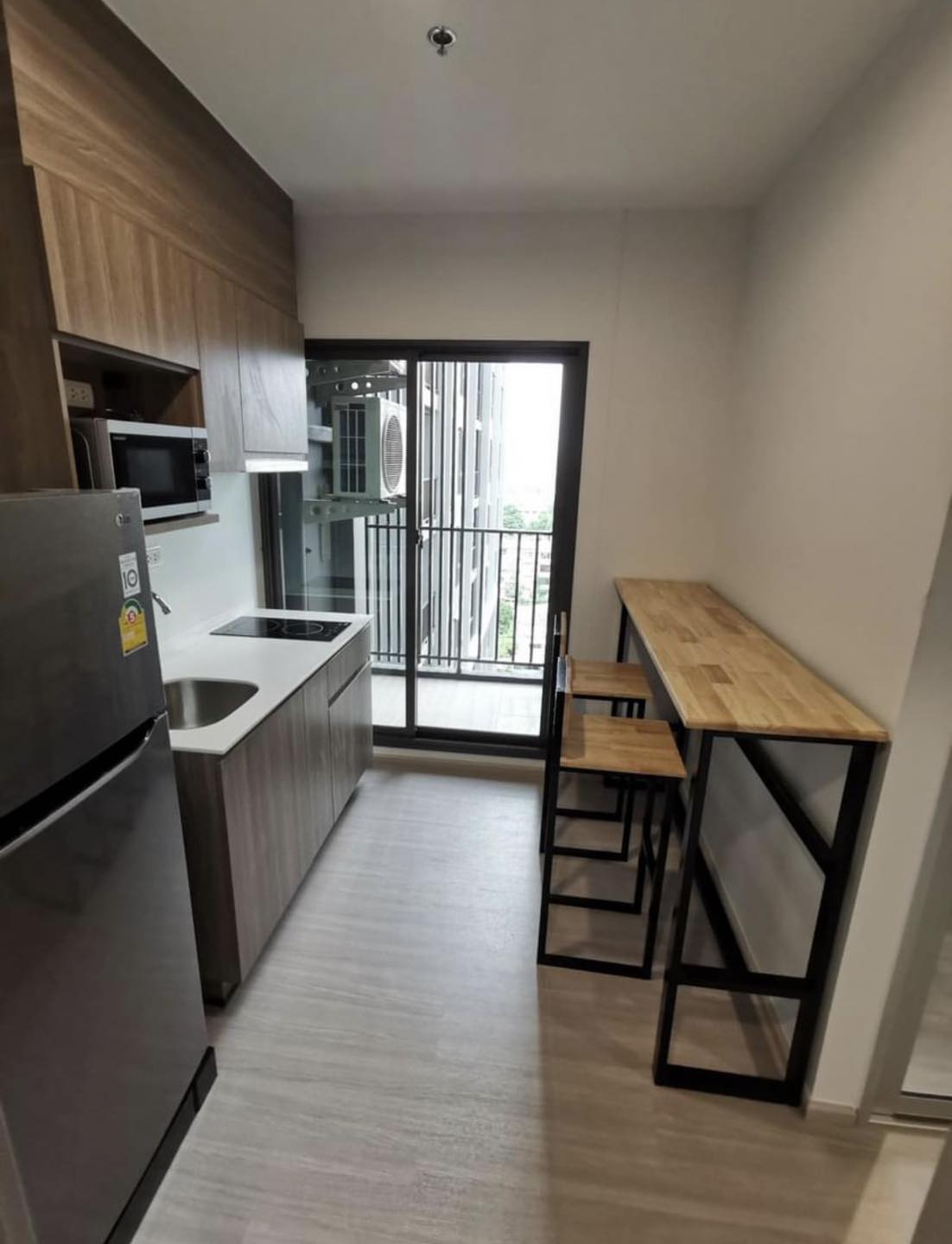 ให้เช่า เดอะ พาร์คแลนด์ เพชรเกษม 56 พื้นที่ 30 ตร.ม 1 ห้องนอน วิวสระ ราคา 11,000 บาท/เดือน