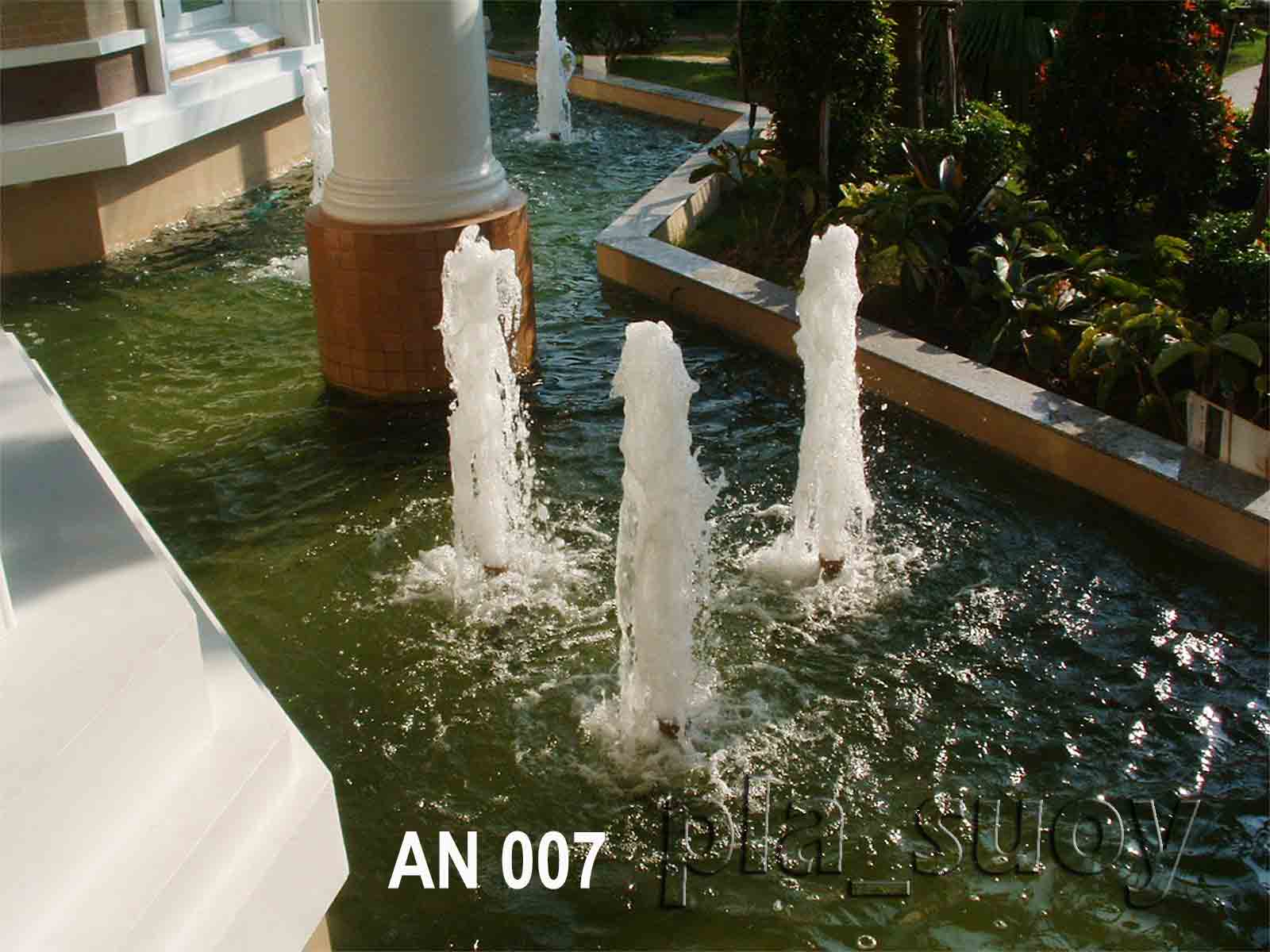 น้ำพุในบ่อเลี้ยงปลาคาร์ฟ บ้านคุณอรุณี