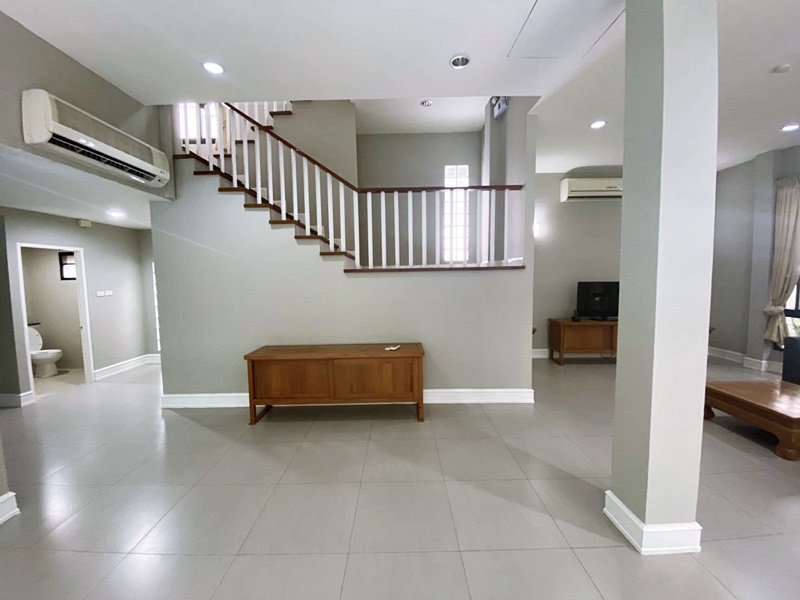 ให้เช่าบ้านแฝด 3 ชั้น ย่านสุขุมวิท 38 พื้นที่ 350 ตรม. 4 ห้องนอน เช่า 120,000 บ/ด