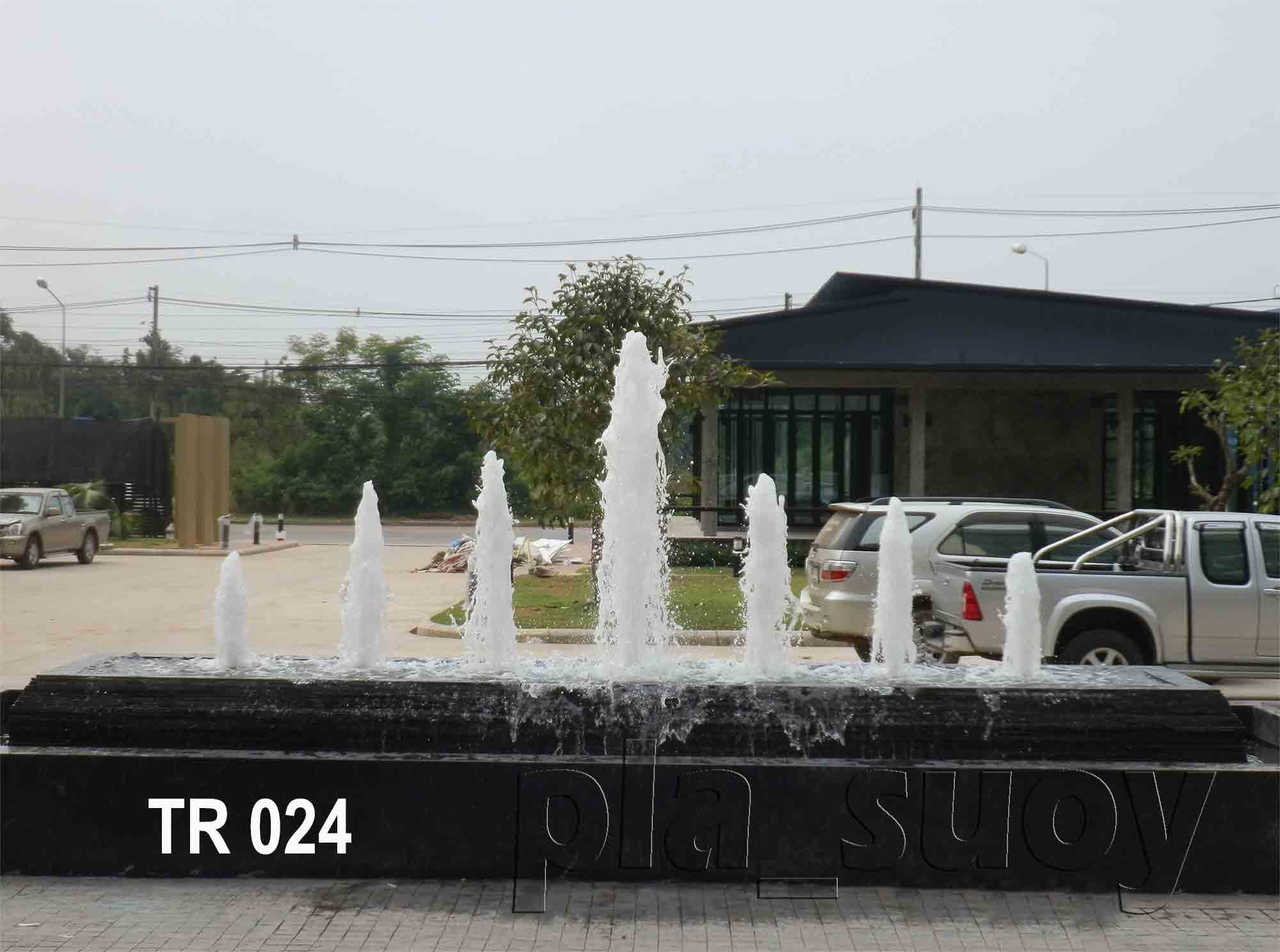 บ่อน้ำพุ หน้าโรงแรม The River ที่ จ.นครพนม