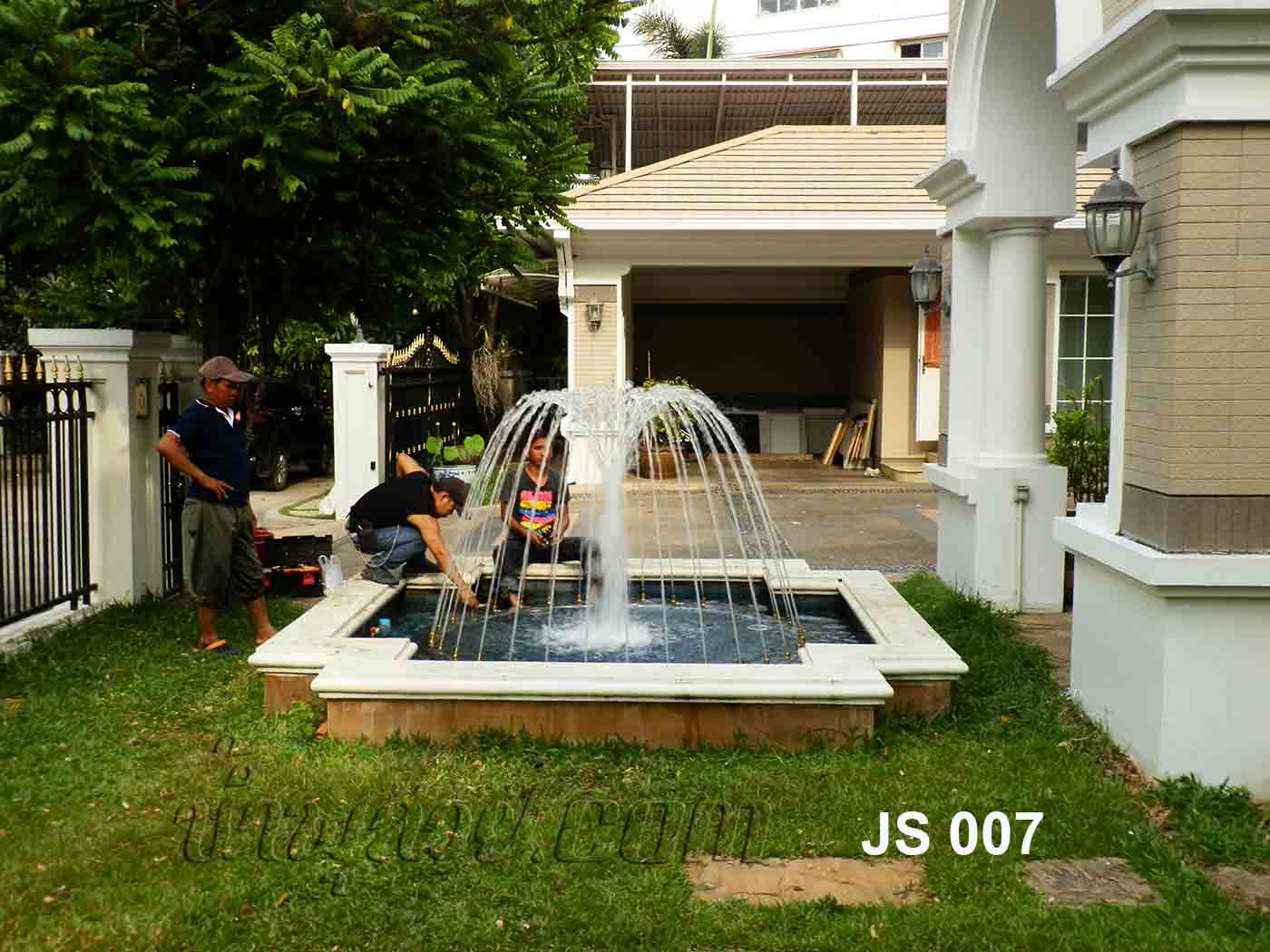 น้ำพุฮวงจุ้ย หน้าบ้านคุณ โจเซฟ ม.ลัดดาวัลย์