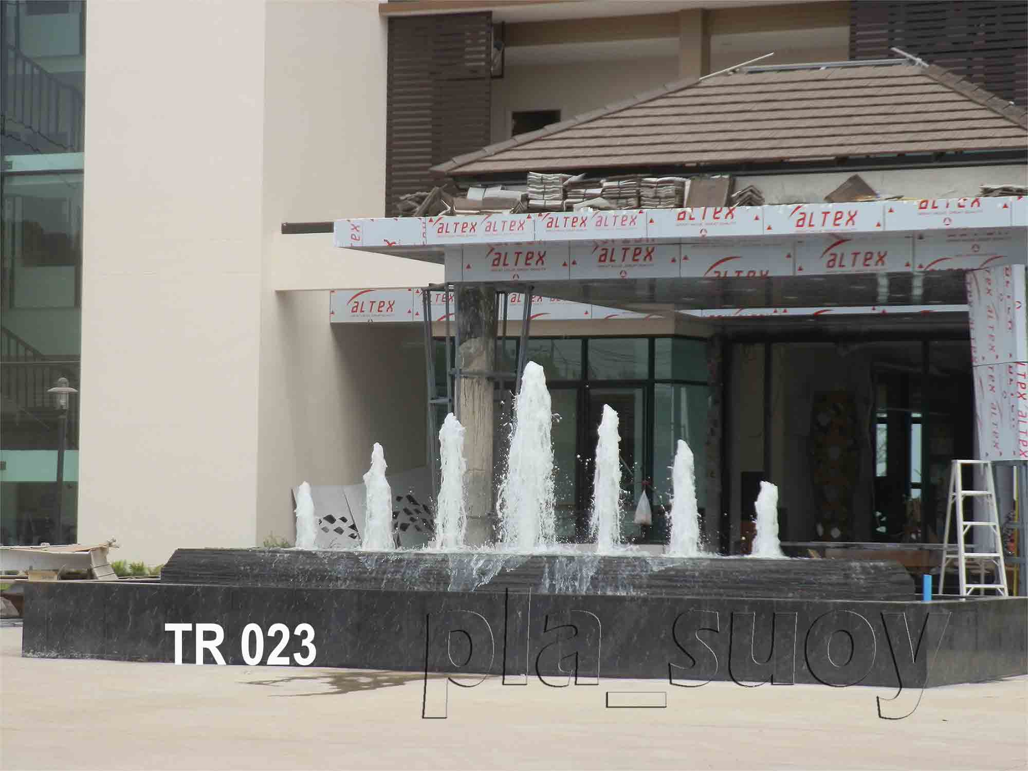 บ่อน้ำพุ หน้าโรงแรม The River ที่ จ.นครพนม