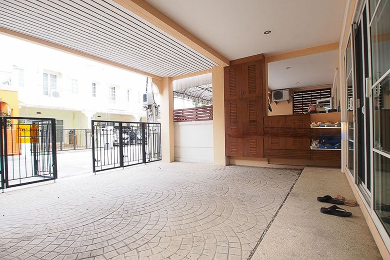 ให้เช่าทาวน์เฮ้าส์ 3 ชั้น ย่านภาษีเจริญ พื้นที่ 300 ตร.ม. 4 ห้องนอน เช่า 44,000 บ/ด