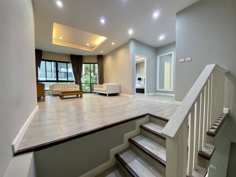 ให้เช่าบ้านแฝด 2 ชั้น ย่านสุขุมวิท 38 พื้นที่ 180 ตรม. 2 ห้องนอน เช่า 55,000 บ/ด