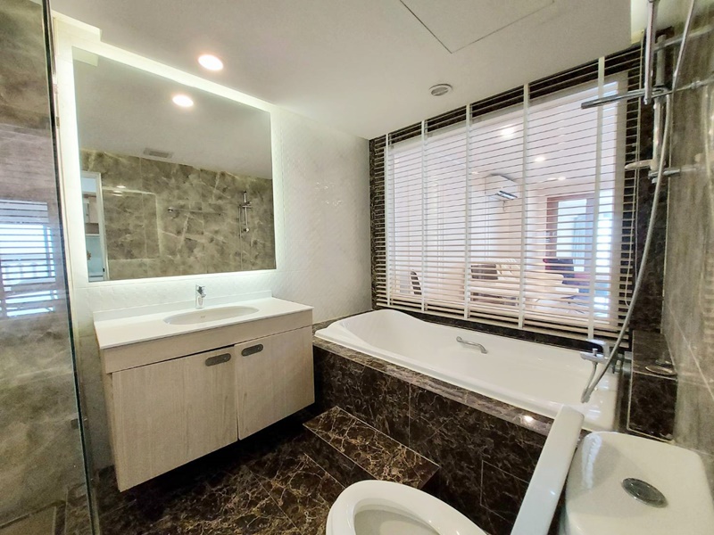 ให้เช่าคอนโด สเตท ทาวเวอร์ คอนโดมิเนียม พื้นที่ 68.23 ตรม. 1 ห้องนอน เช่า 28,000 บ/ด