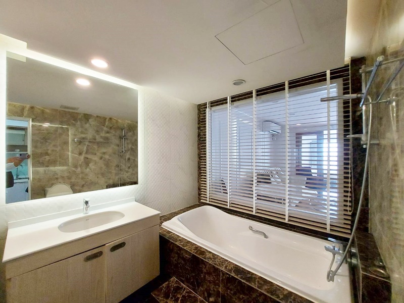 ให้เช่าคอนโด สเตท ทาวเวอร์ คอนโดมิเนียม พื้นที่ 68.23 ตรม. 1 ห้องนอน เช่า 28,000 บ/ด