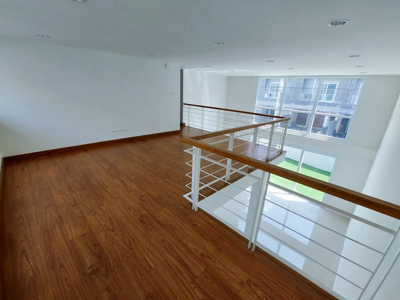 ขายทาวน์โฮม 3.5 ชั้น ย่านลาดพร้าว พื้นที่ 33.30 ตรว. 3 ห้องนอน ขาย 13.7 ล.