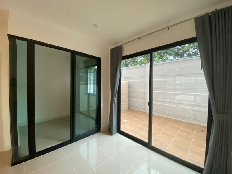 ให้เช่าทาวน์โฮม 3 ชั้น ย่านบางกะปิ พื้นที่ 20 ตรว. 3 ห้องนอน เช่า 37,500 บ/ด