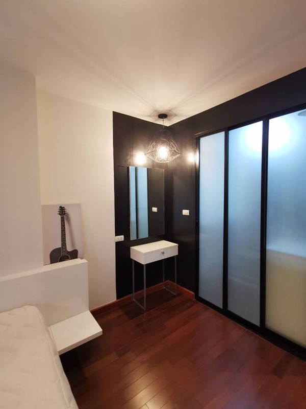 ให้เช่าคอนโด เลอ โคเต้ ทองหล่อ 8 พื้นที่ 42.5 ตร.ม. 1 ห้องนอน เช่า 20,000 บ/ด