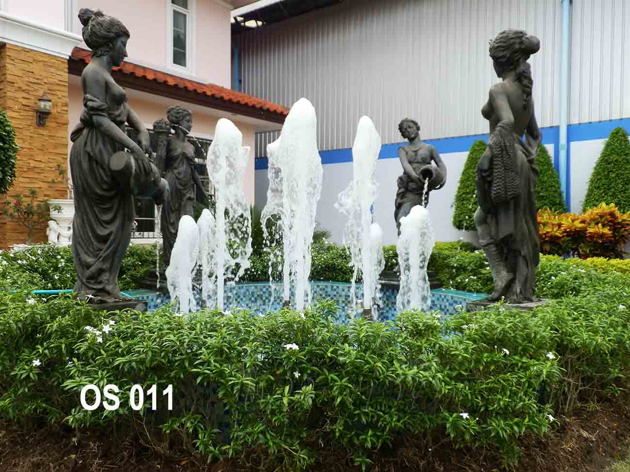 น้ำพุประติมากรรม ผู้หญิง 4 คน ที่บ้านคุณ อร สมุทรสาคร