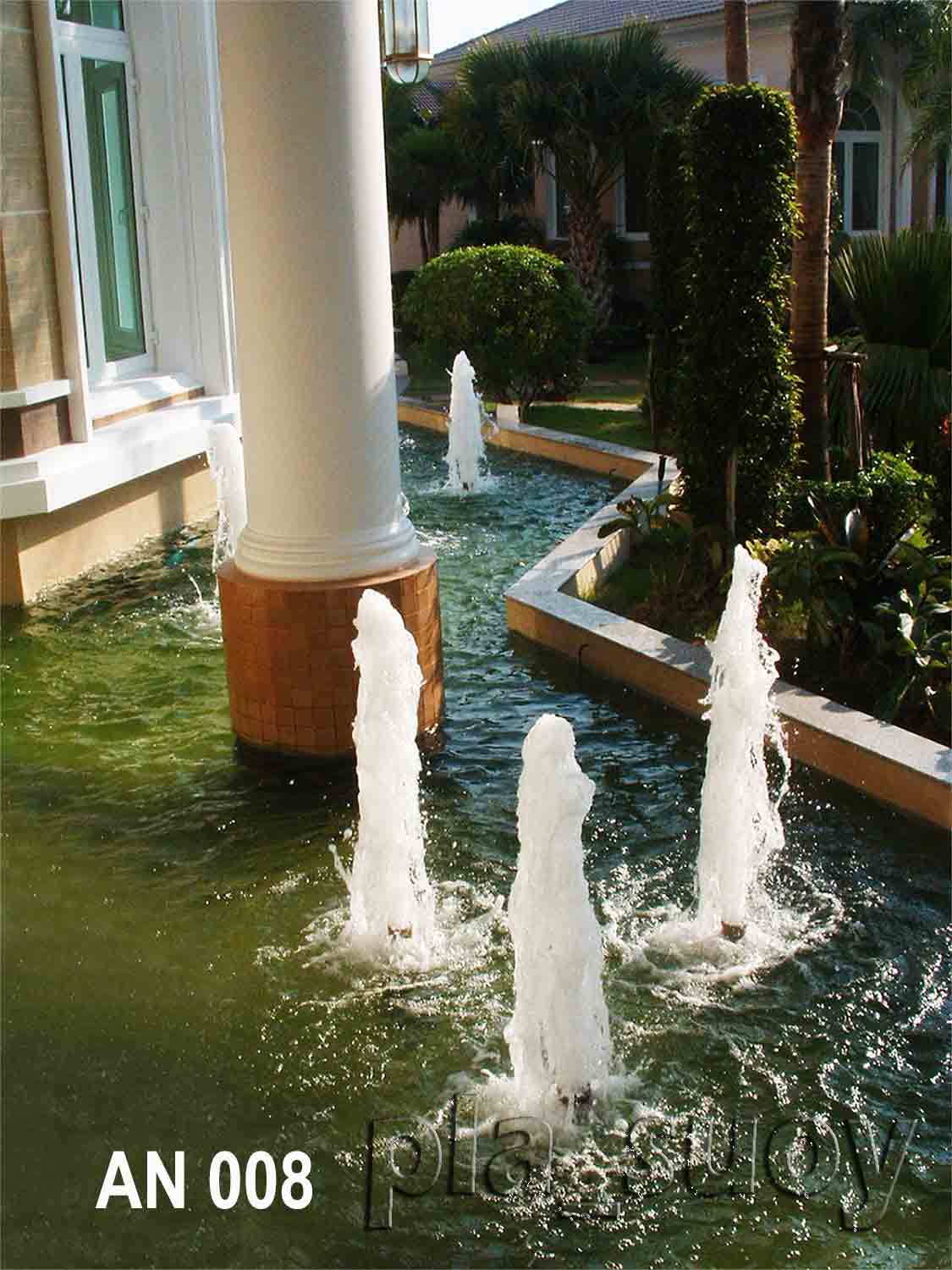 น้ำพุในบ่อเลี้ยงปลาคาร์ฟ บ้านคุณอรุณี