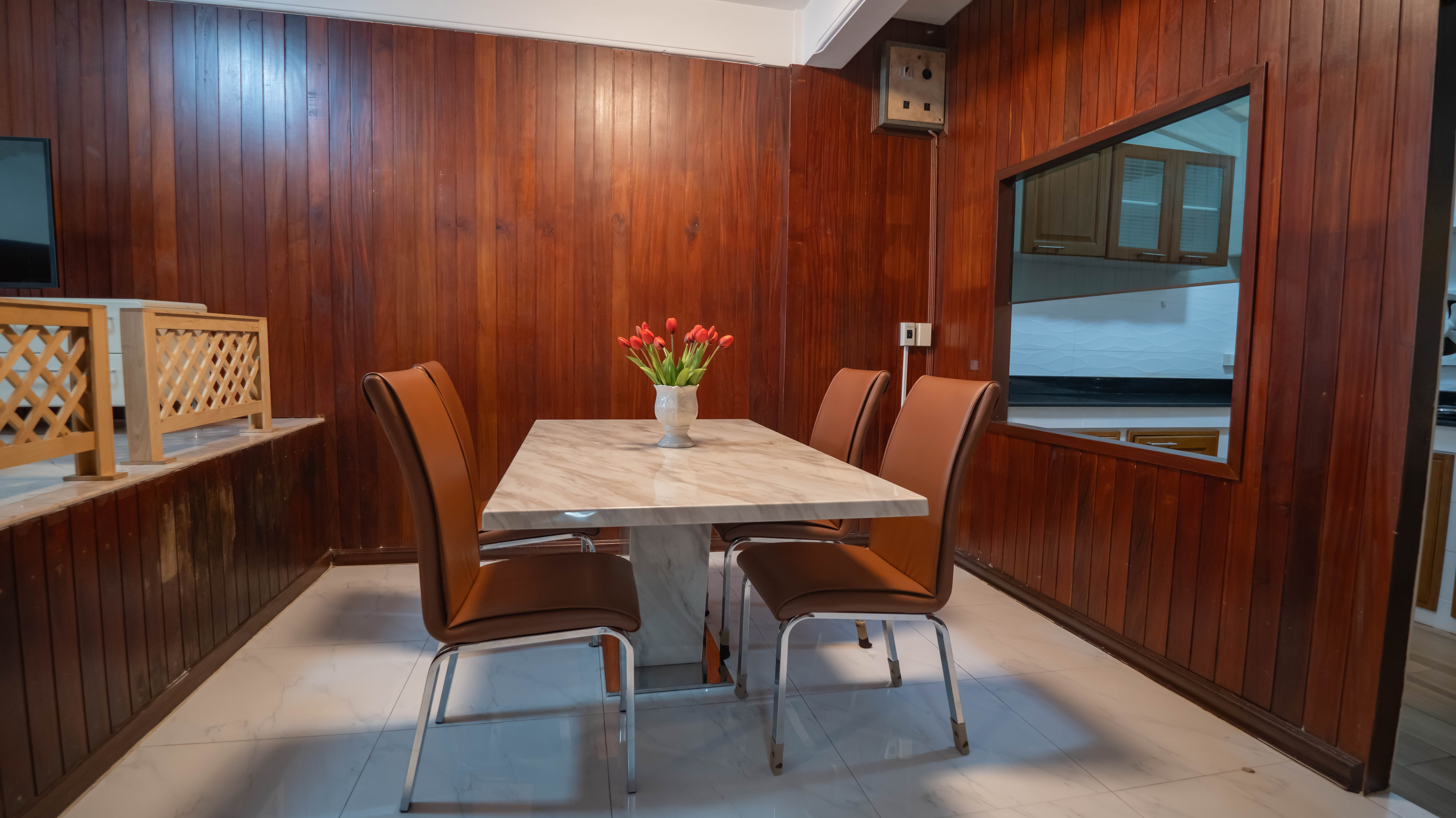 ให้เช่าทาวน์เฮ้าส์ 4 ชั้น ย่านเอกมัย 26 พื้นที่ 24 ตรว. 5 ห้องนอน เช่า 50,000 บ/ด