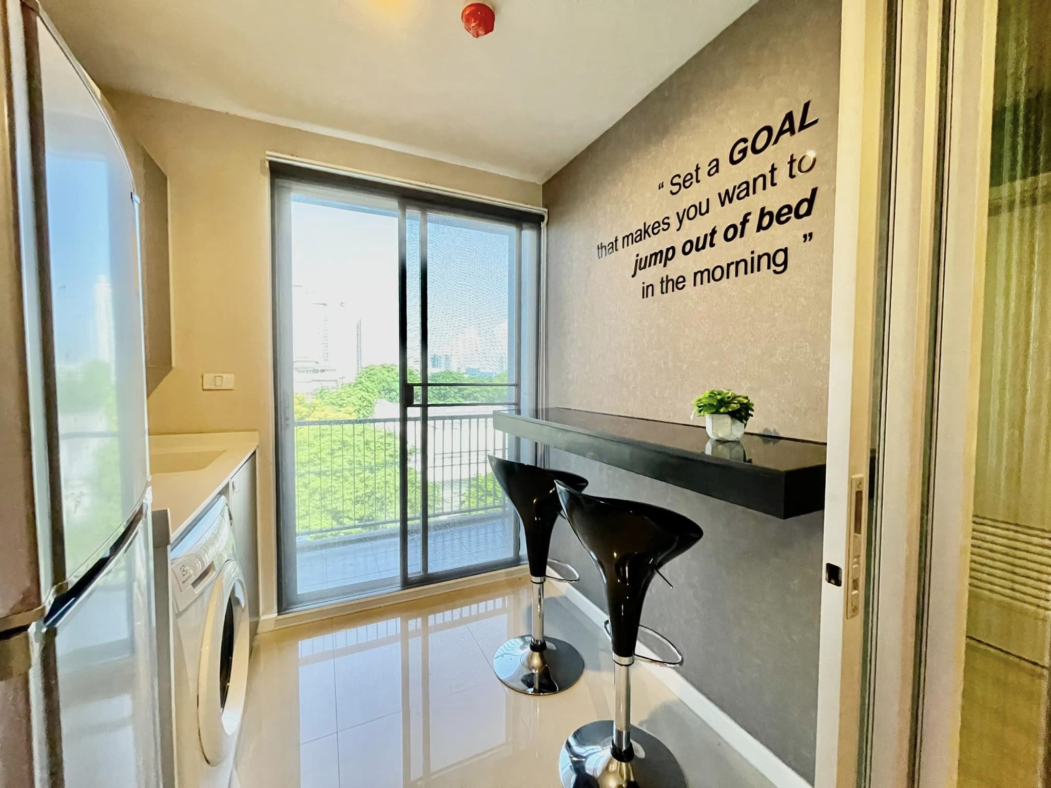 ขาย/ให้เช่า เมโทรลักซ์ พระราม 4 พื้นที่ 30 ตรม. 1 ห้องนอน เช่า 15,000 บาท ขาย 3.69 ล้านบาท