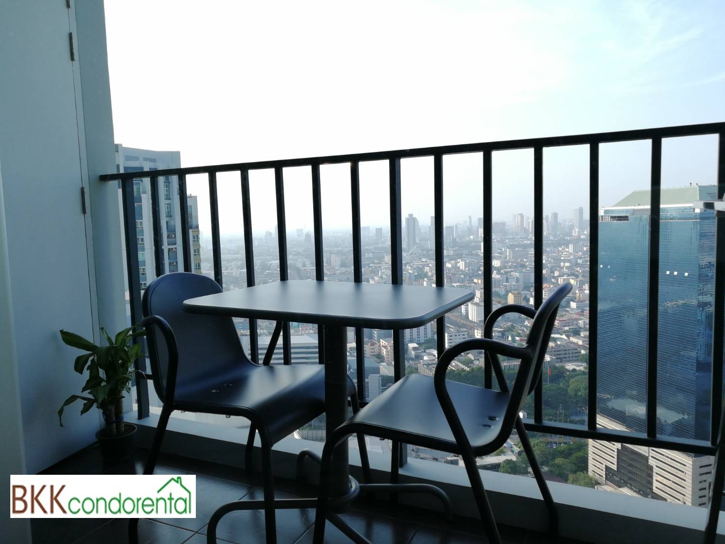 ให้เช่าคอนโด เบลล์ แกรนด์ พระราม 9 พื้นที่ 108 ตร.ม. 3 ห้องนอน เช่า 90,000 บ/ด