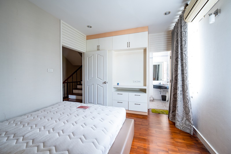 ให้เช่าทาวน์โฮม 4 ชั้น ย่านสุขุมวิท พื้นที่ 30 ตรว. 4 ห้องนอน เช่า 85,000 บ/ด