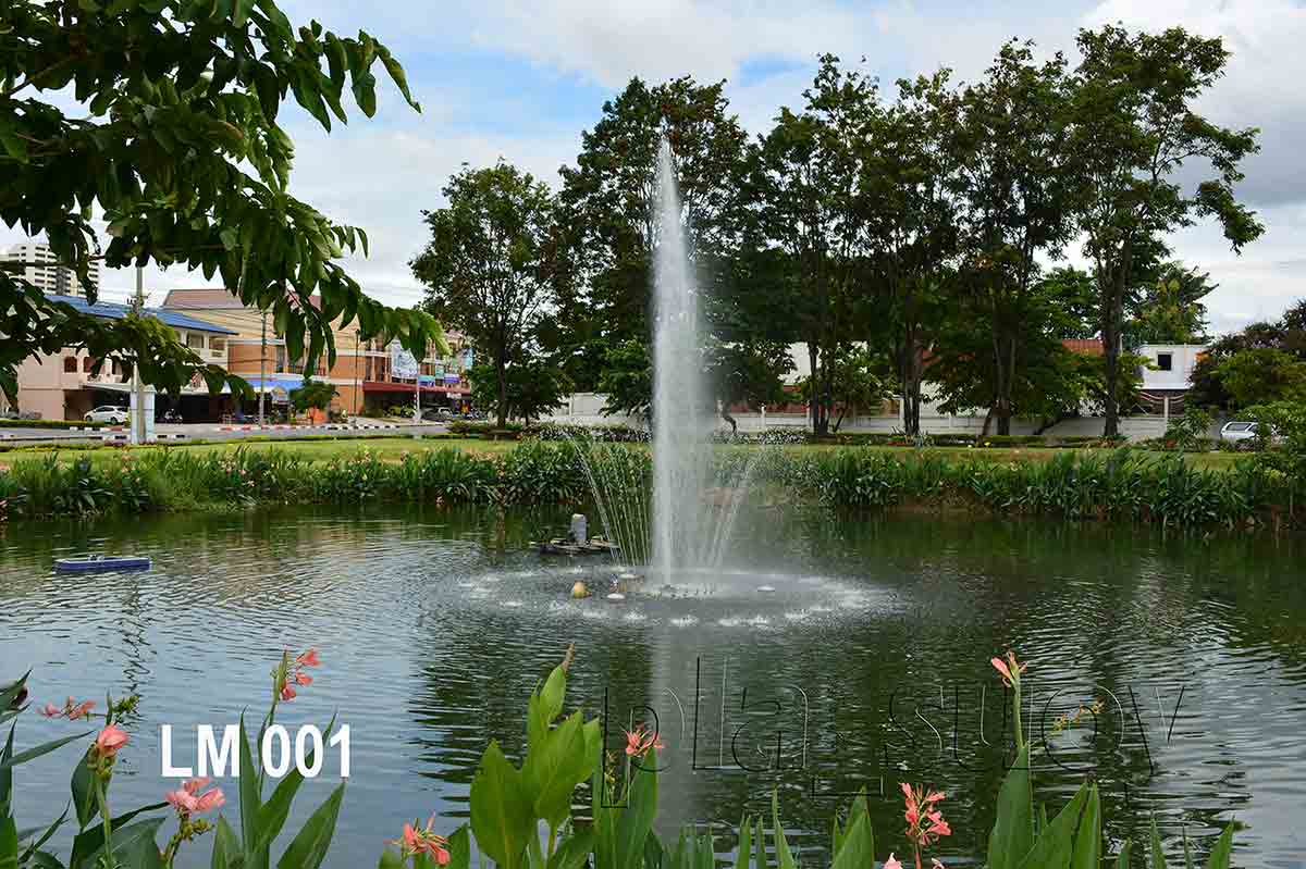 น้ำพุทุ่นลอยดอกชบา ที่เทศบาลเมืองแหลมฉบัง