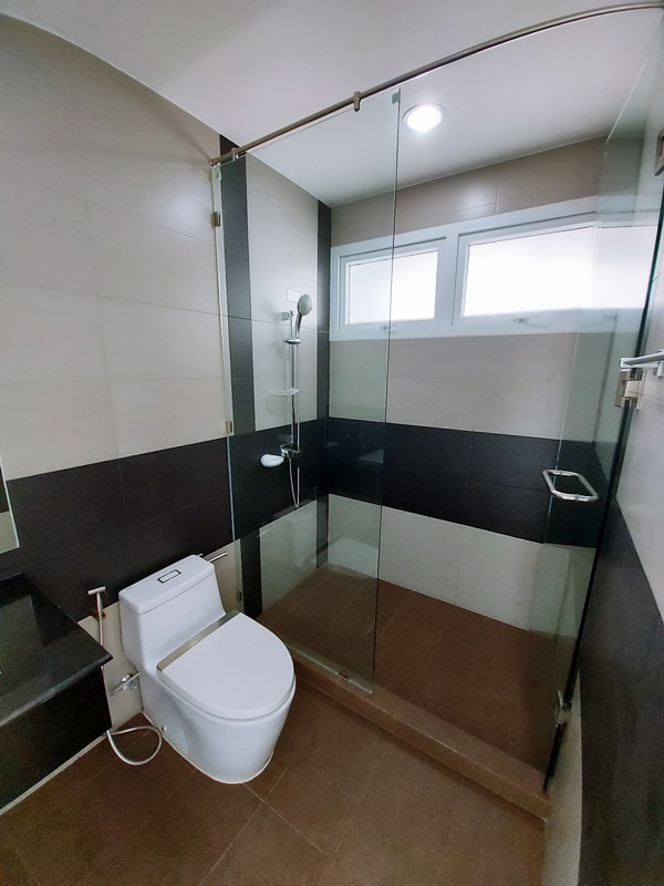 ขายทาวน์โฮม 3.5 ชั้น ย่านลาดพร้าว พื้นที่ 33.30 ตรว. 3 ห้องนอน ขาย 13.7 ล.