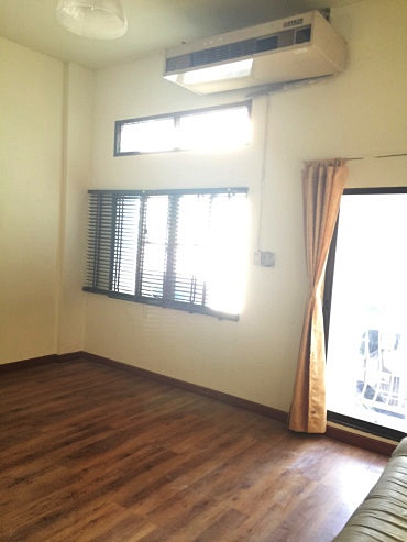 ให้เช่าทาวน์โฮม 3ชั้น ย่านลาดพร้าว 80 พื้นที่ 21 ตรว. 4 ห้องนอน เช่า 14,000 บ/ด