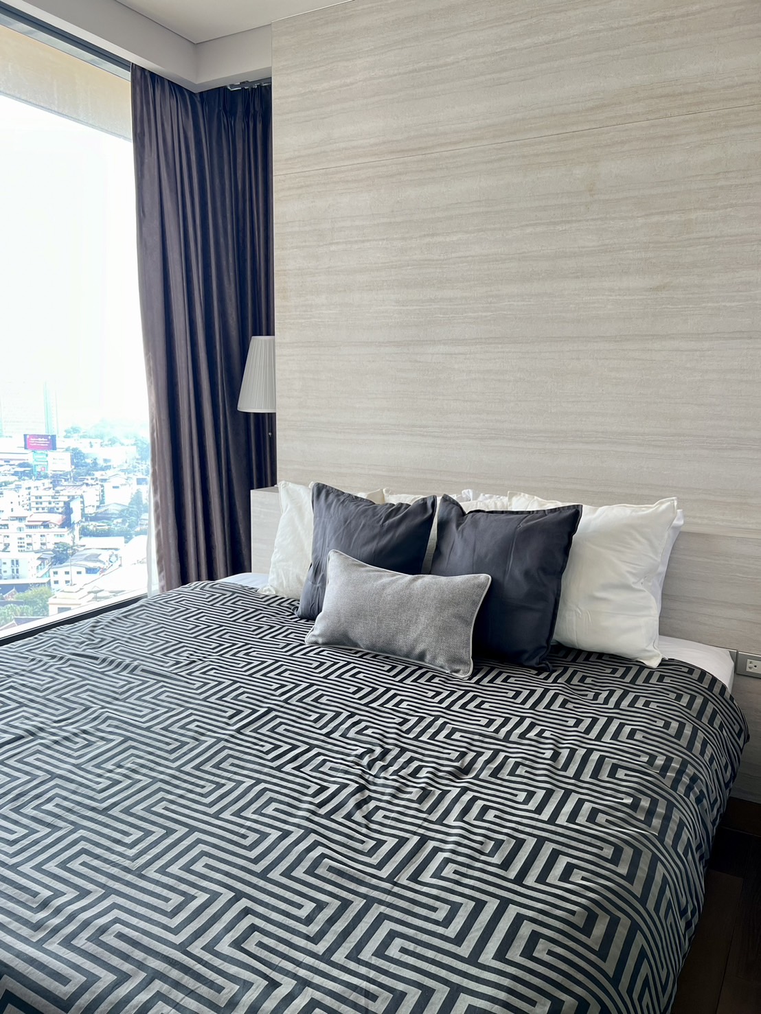 ให้เช่าคอนโด เดอะ ลุมพินี 24 พื้นที่ 54 ตร.ม. 2 ห้องนอน เช่า 52,000 บ/ด