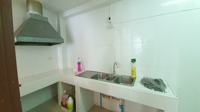 ให้เช่า ตึกแถว 4 ชั้น ย่านพร้อมพงษ์ พื้นที่ 300 ตรม. เช่า 120,000 บ/ด