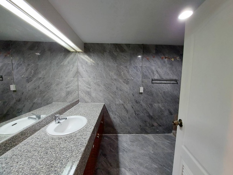 ให้เช่าคอนโด สเตท ทาวเวอร์ คอนโดมิเนียม พื้นที่ 68 ตรม. 1 ห้องนอน เช่า 18,000 บ/ด