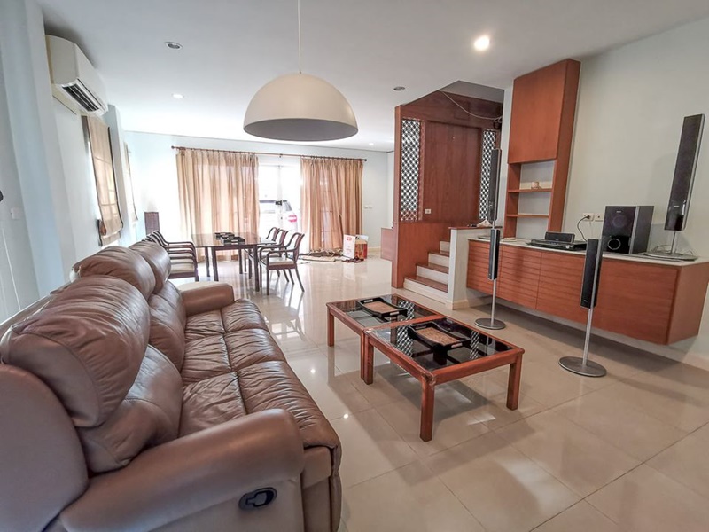 ให้เช่าทาวน์เฮ้าส์ 3 ชั้น ย่านภาษีเจริญ พื้นที่ 300 ตร.ม. 4 ห้องนอน เช่า 44,000 บ/ด