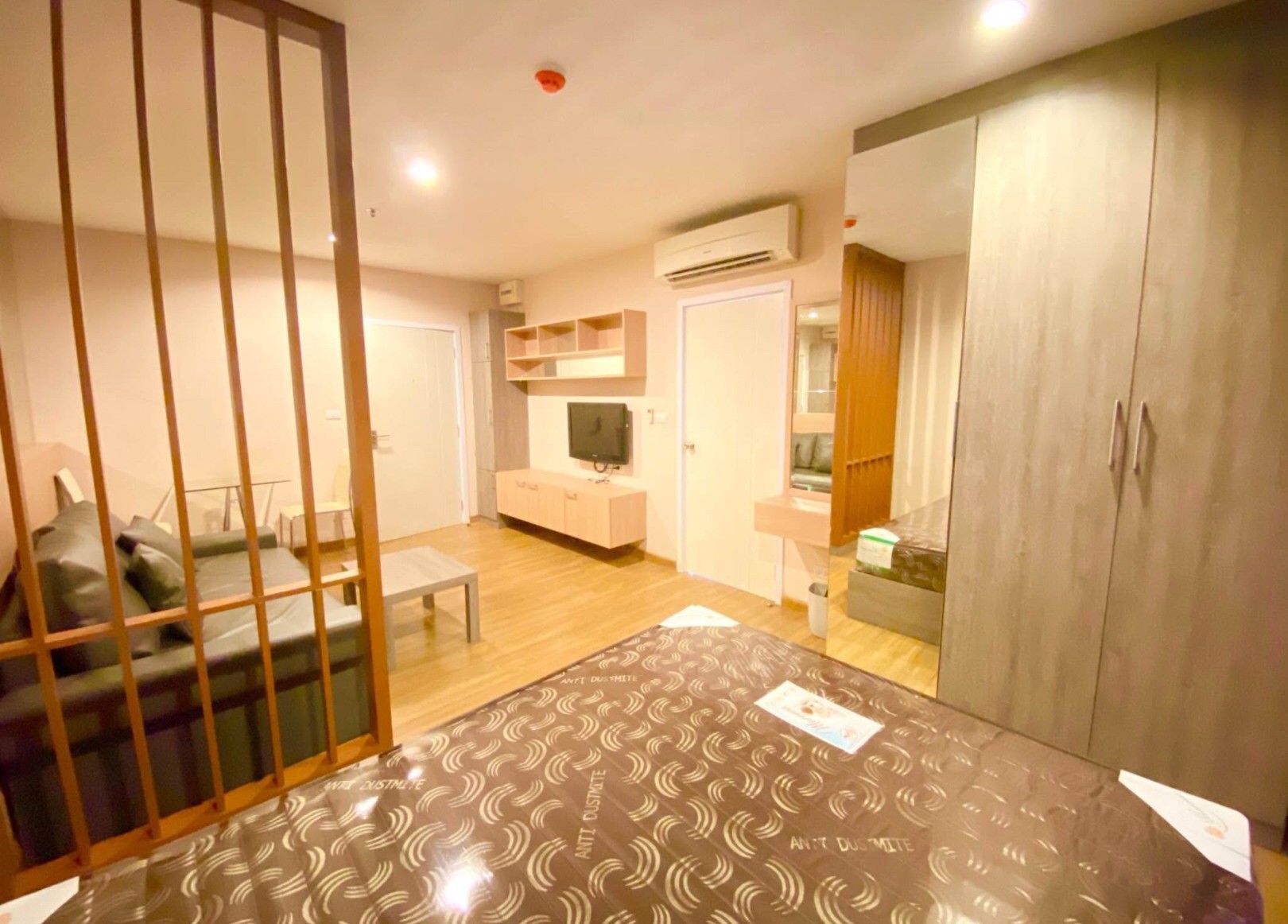 ให้เช่าคอนโด เดอะ ทรี อินเตอร์เชนจ์ พื้นที่ 30 ตร.ม. สตูดิโอ เช่า 11,000 บ/ด