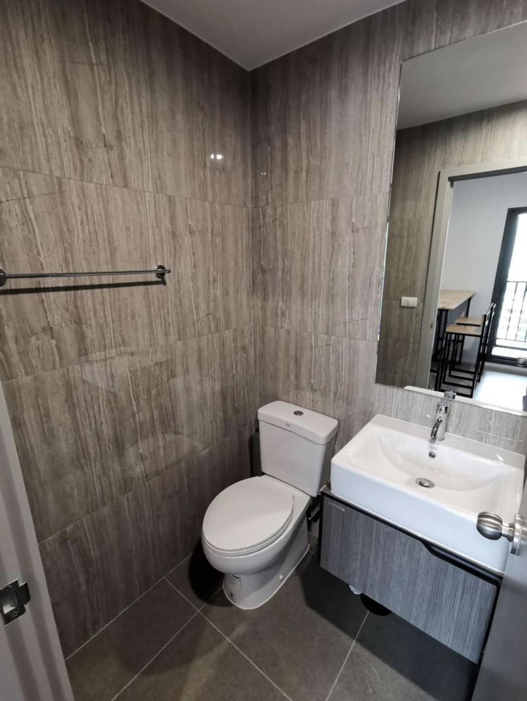 ให้เช่า เดอะ พาร์คแลนด์ เพชรเกษม 56 พื้นที่ 30 ตร.ม 1 ห้องนอน วิวสระ ราคา 11,000 บาท/เดือน