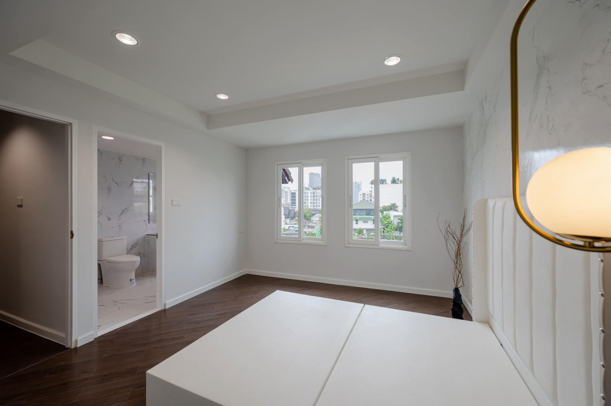 ขาย/ให้เช่า ทาวน์โฮม 4.5 ชั้น ย่านจตุจักร พื้นที่ 26 ตรว. 5 ห้องนอน เช่า 300,000 บ/ด ขาย 19.99 ล้าน