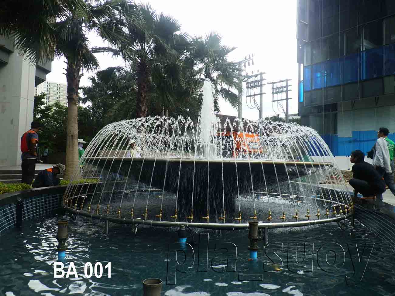 บ่อน้ำพุรูปดวงตา หน้าอาคาร Belle Avenue อยู่ด้านหลัง เซ็นทรัลพระราม 9