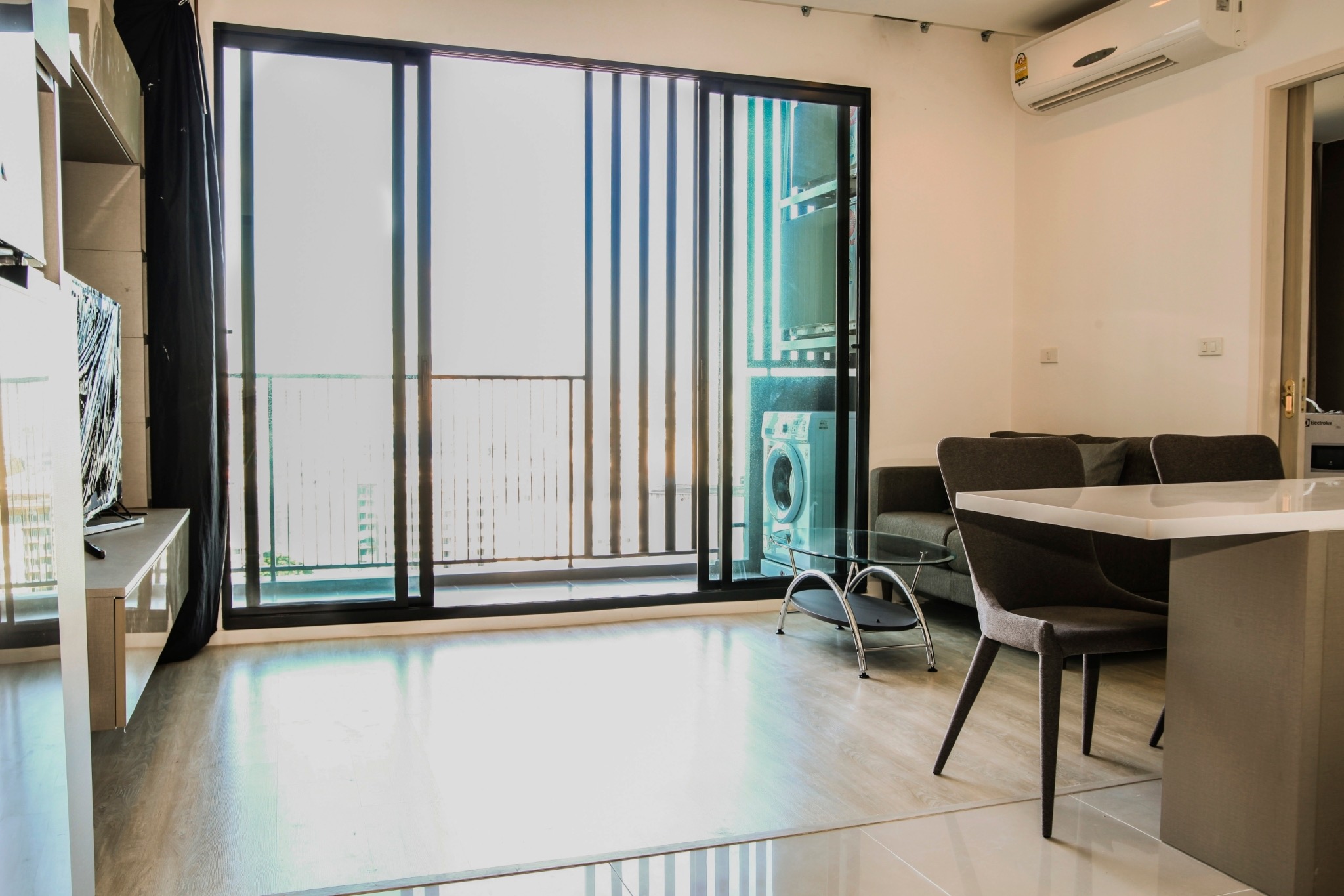 ให้เช่าคอนโด ควินน์ รัชดา 17 พื้นที่ 45 ตร.ม. 1 ห้องนอน เช่า 22000 บ/ด