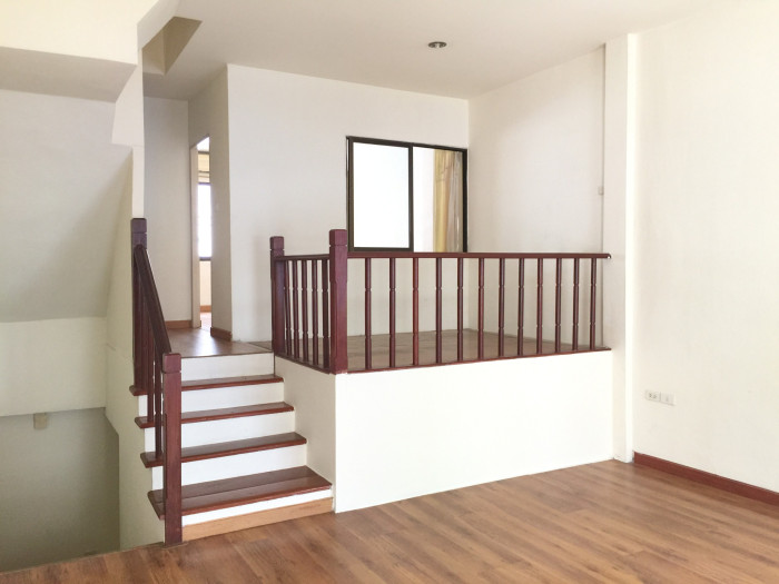 ให้เช่าทาวน์โฮม 3ชั้น ย่านลาดพร้าว 80 พื้นที่ 21 ตรว. 4 ห้องนอน เช่า 14,000 บ/ด