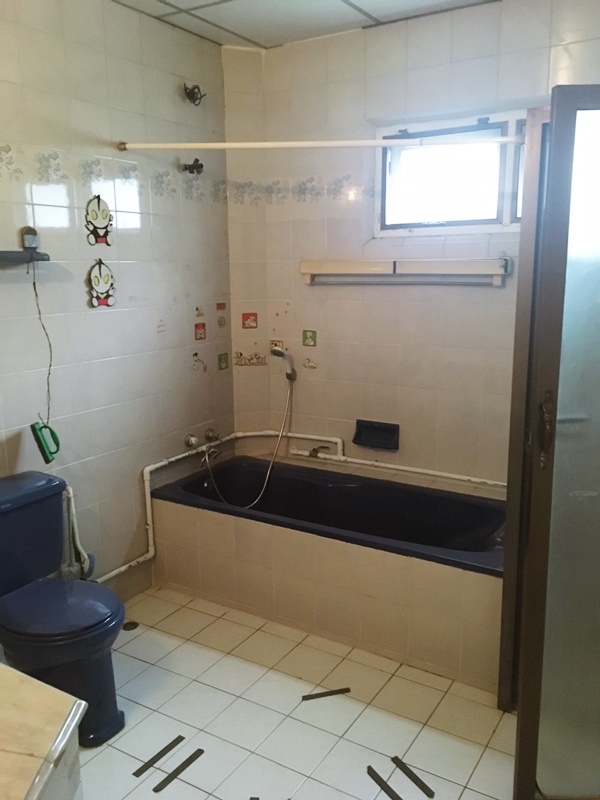 ขายทาวน์โฮม 2 ชั้น ย่านสุขุมวิท พื้นที่ 28 ตรว. 4 ห้องนอน ขาย 6.3 ล้านบาท