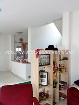 ให้เช่าบ้านแฝด 2 ชั้น หมู่บ้าน พร้อมพัฒน์ รามอินทรา 1 พื้นที่ 35 ตร.วา