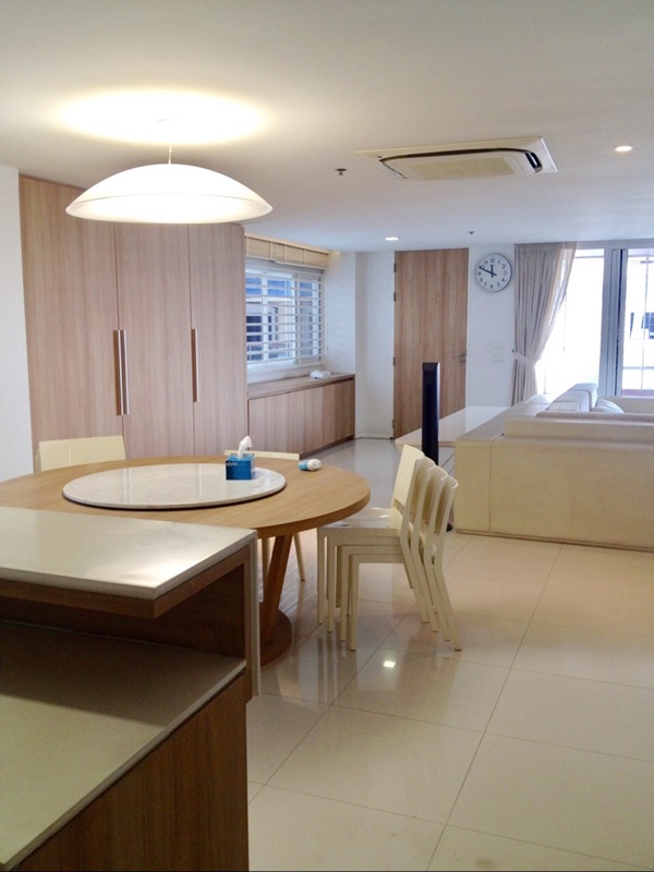 ขายคอนโด เซ็นจูรี่ ไฮท์ สุขุมวิท 23 พื้นที่ 270 ตรม. 3 ห้องนอน ขาย 30 ล้านบาท