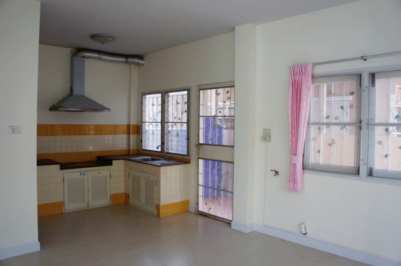 หมู่บ้าน ให้เช่า บ้านเดี่ยว 2 ชั้น หมู่บ้าน อรุณวรรณ 4 พื้นที่ 51 ตรว. 3 ห้องนอน 12,000 บาท/เดือน