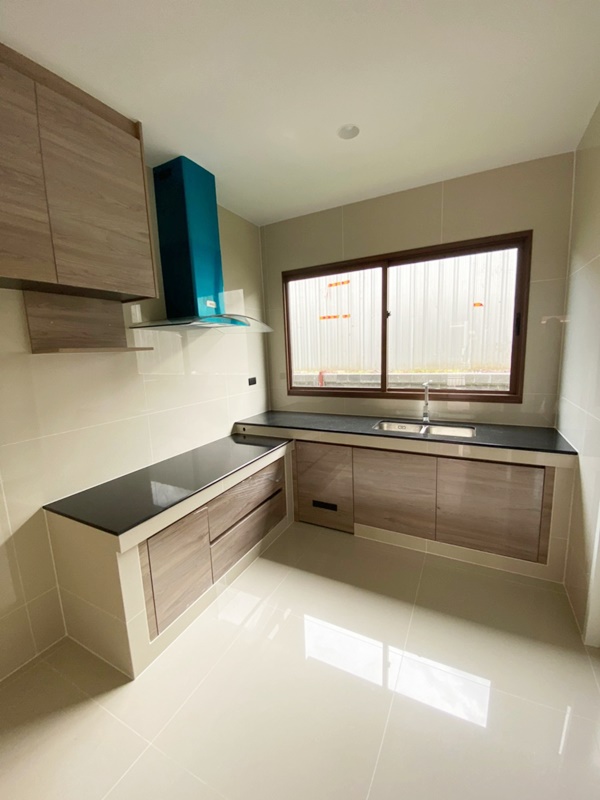 ขาย/ให้เช่าบ้านเดี่ยว 2 ชั้น ย่านบางกะปิ 77 ตรว. 4 ห้องนอน เช่า 300,000 บ/ด ขาย 32 ล.