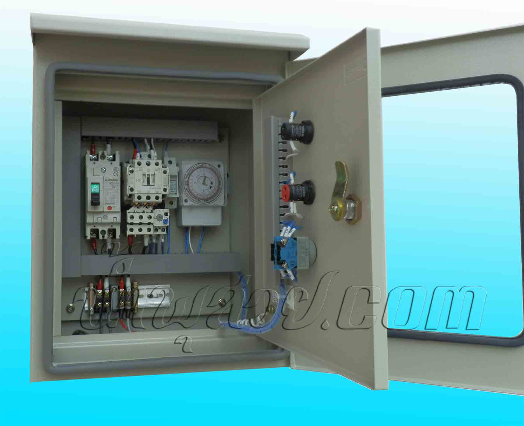 น้ำพุประติมากรรม ผู้หญิง 4 คน ที่บ้านคุณ อร สมุทรสาคร