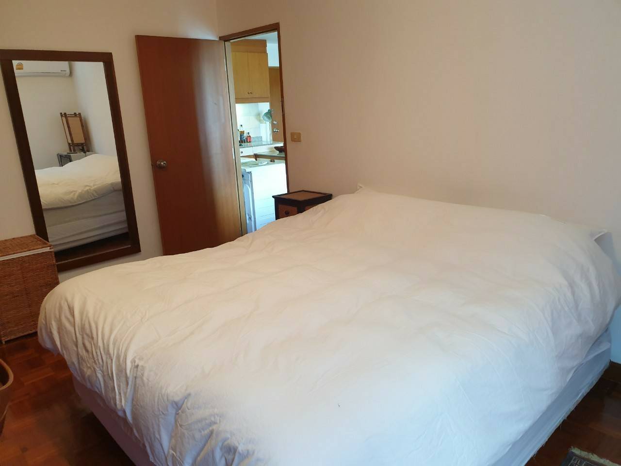 ให้เช่าคอนโด สีลม สวีท พื้นที่ 54 ตรม. 1 ห้องนอน ให้เช่า 18,000 บ/ด