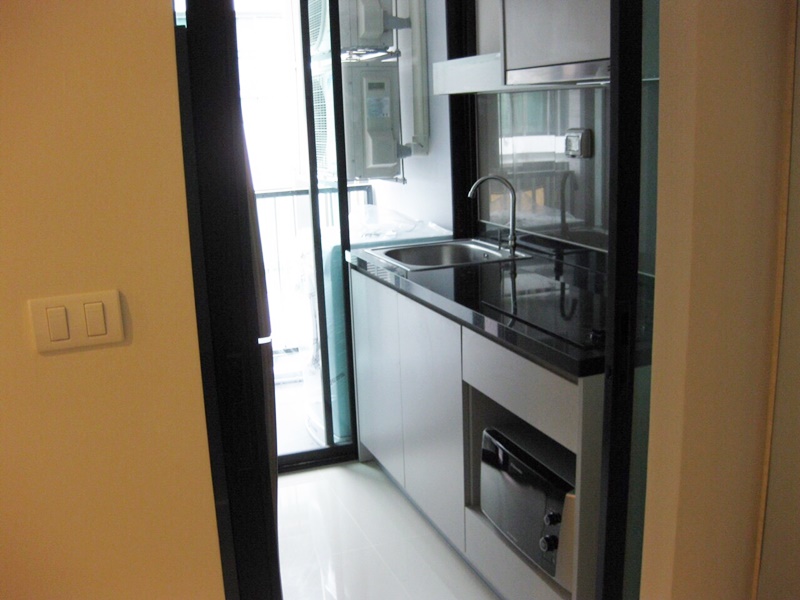 คอนโดให้เช่า ซีณิธ เพลส สุขุมวิท 42 ตึก A ชั้น X พื้นที่ 37 ตร.ม. 1 ห้องนอน เช่า 19,500 บ/ด