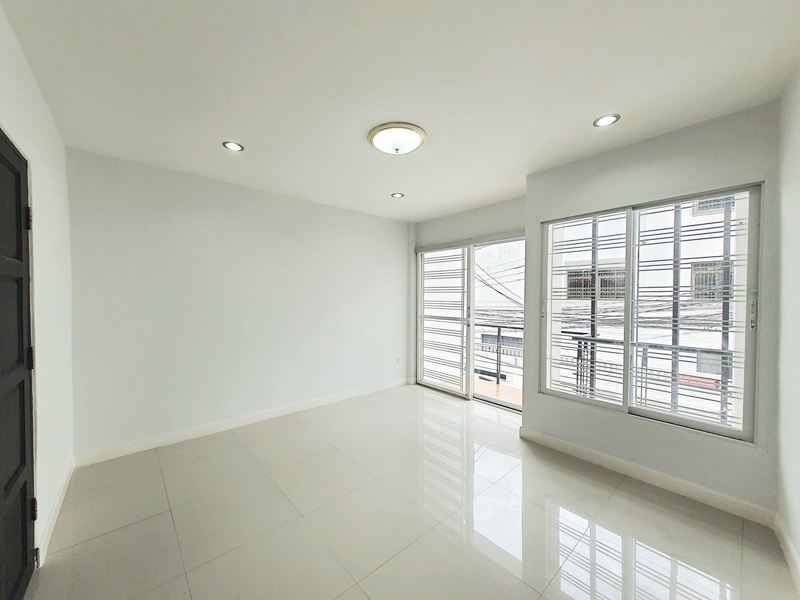 ให้เช่าทาวน์โฮม 4 ชั้น ย่านสุขุมวิท 65 พื้นที่ 21 ตรว. 4 ห้องนอน เช่า 45,000 บ/ด