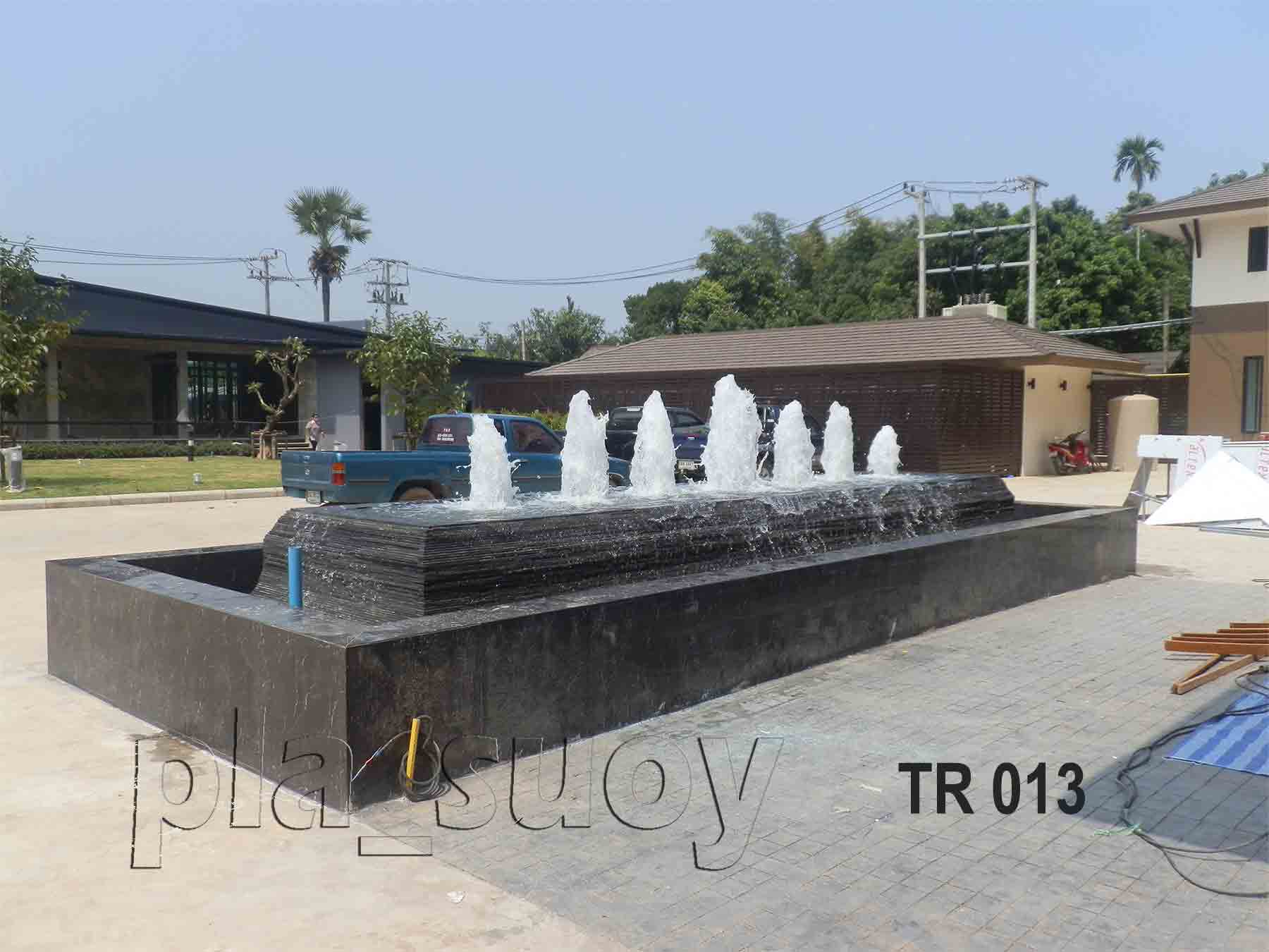 บ่อน้ำพุ หน้าโรงแรม The River ที่ จ.นครพนม