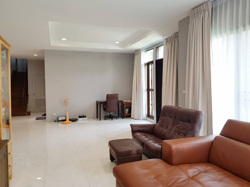 ขายบ้านเดียว 2 ชั้น ย่านสาทร พื้นที่ 94.90 ตรว. 4 ห้องนอน ขาย 19.5 ล้านบาท