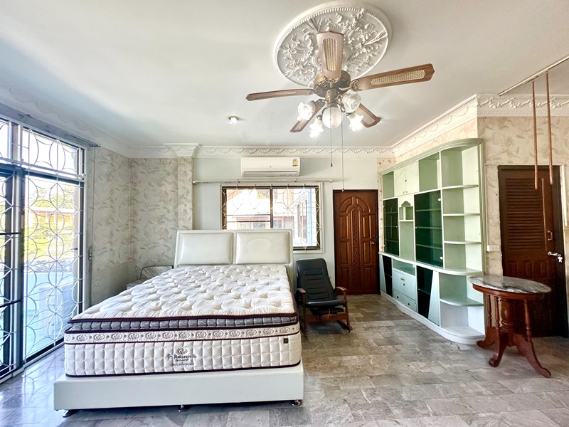 ให้เช่าบ้านเดี่ยว 2 ชั้น ย่านตลิ่งชัน 120 ตรว. 6 ห้องนอน เช่า 150,000 บ/ด