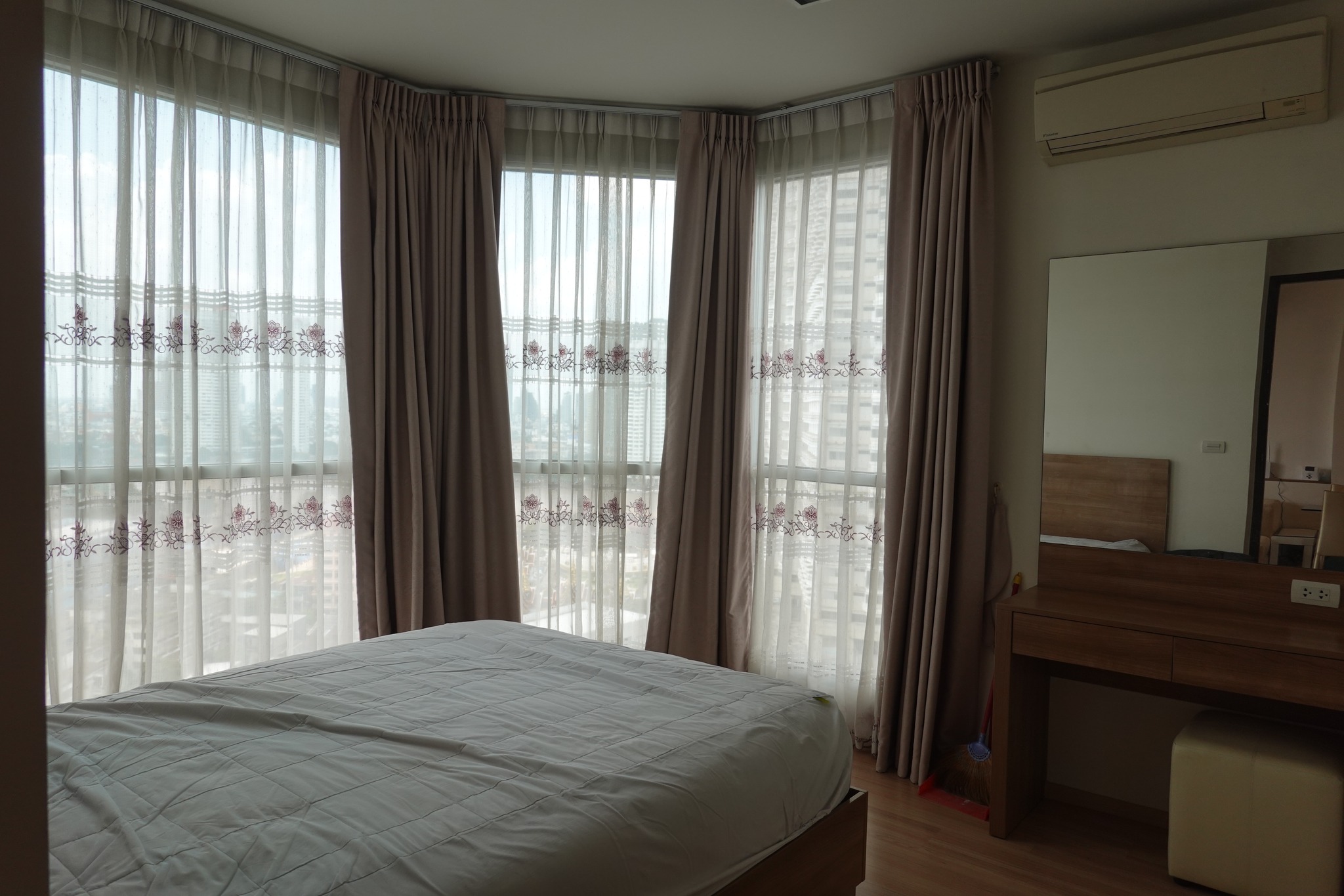 ให้เช่าคอนโด ริทึ่ม สาทร พื้นที่ 38 ตร.ม. 1 ห้องนอน เช่า 22,000 บ/ด