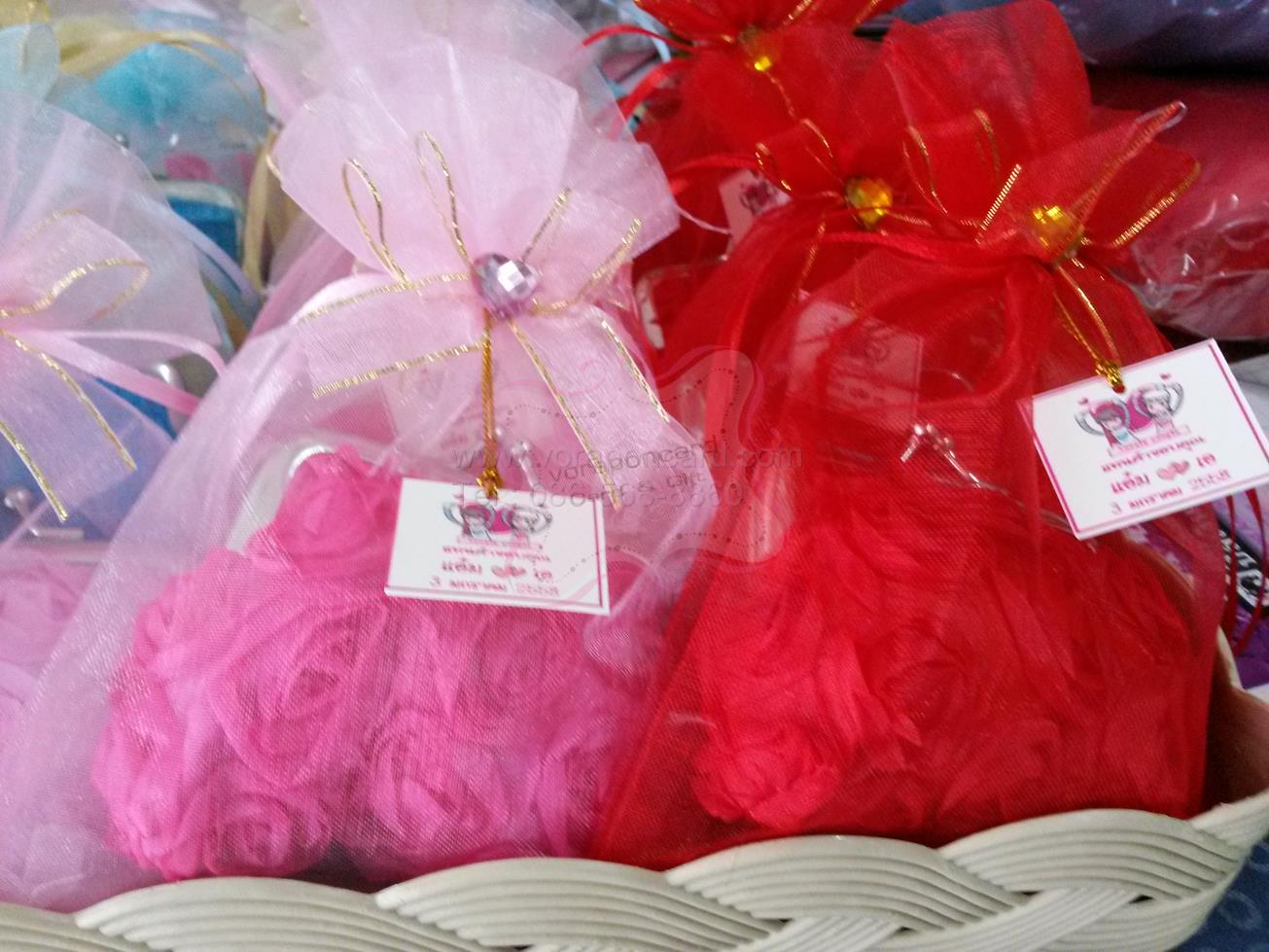 กระเป๋าคุณนายลายดอกกุหลาบคละสีแพคถุงผ้าตามรูป