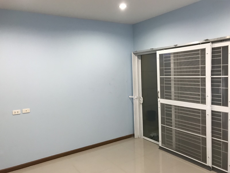 ขายทาวน์เฮ้าส์ 3 ชั้น ย่านพัฒนาการ พื้นที่ 24 ตารางวา ขาย 4.65 ล้านบาท