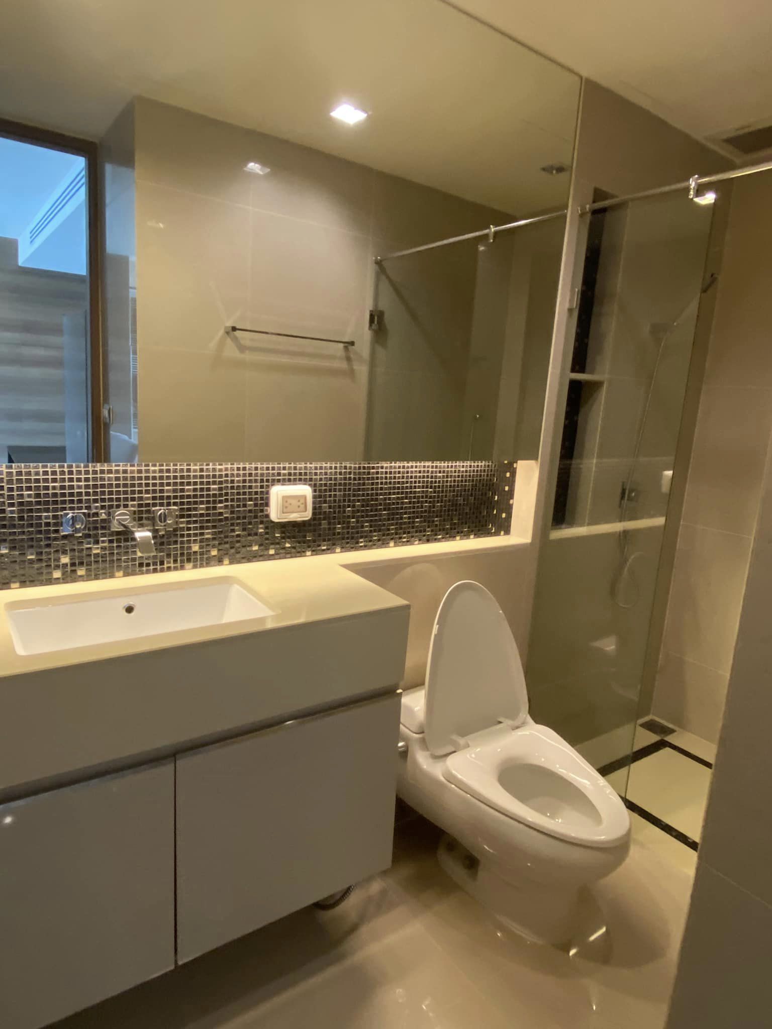 ให้เช่าคอนโด ดิ แอดเดรส สาทร พื้นที่ 70 ตร.ม. 2 ห้องนอน เช่า 43,000 บ/ด