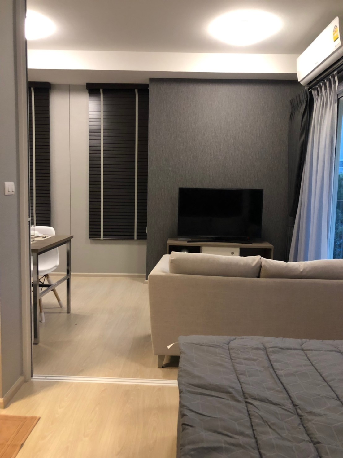 ขาย/ให้เช่า แชปเตอร์วัน อีโค รัชดา-ห้วยขวาง 36 ตร.ม. 1 ห้องนอน เช่า 18,000 บ/ด ขาย 4.5 ลบ